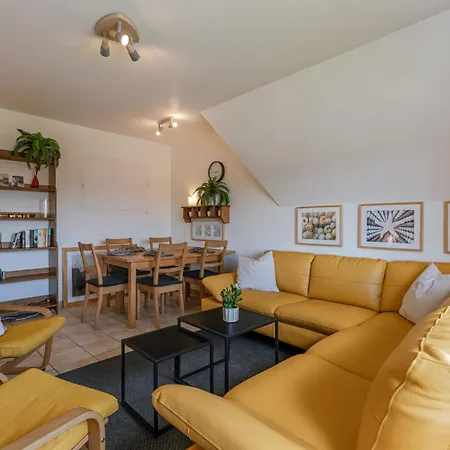 Huswell - Centrally Located In